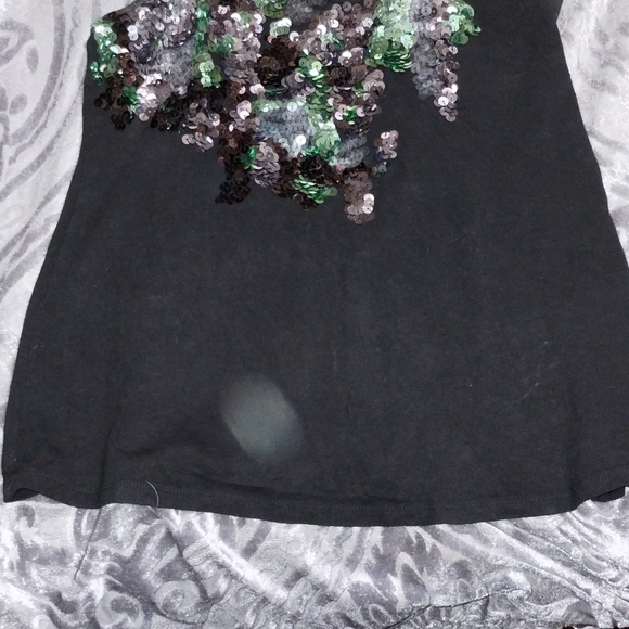 Tank tops - Picture 3 of 3